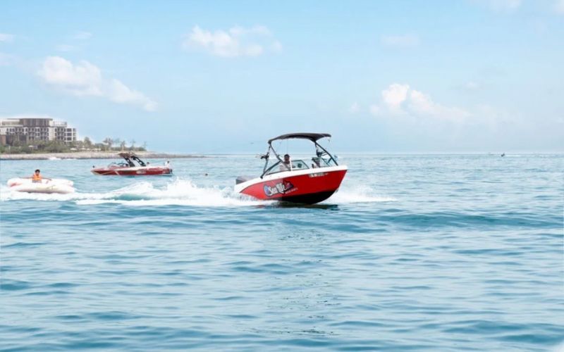 Sealife Watersports Dubai's - Speedboat Rental Tour